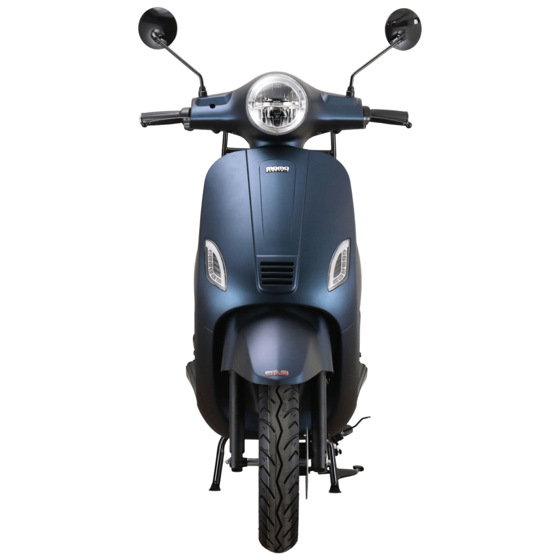 Blauwe scooter met ronde koplamp, twee spiegels, vooruit gericht.