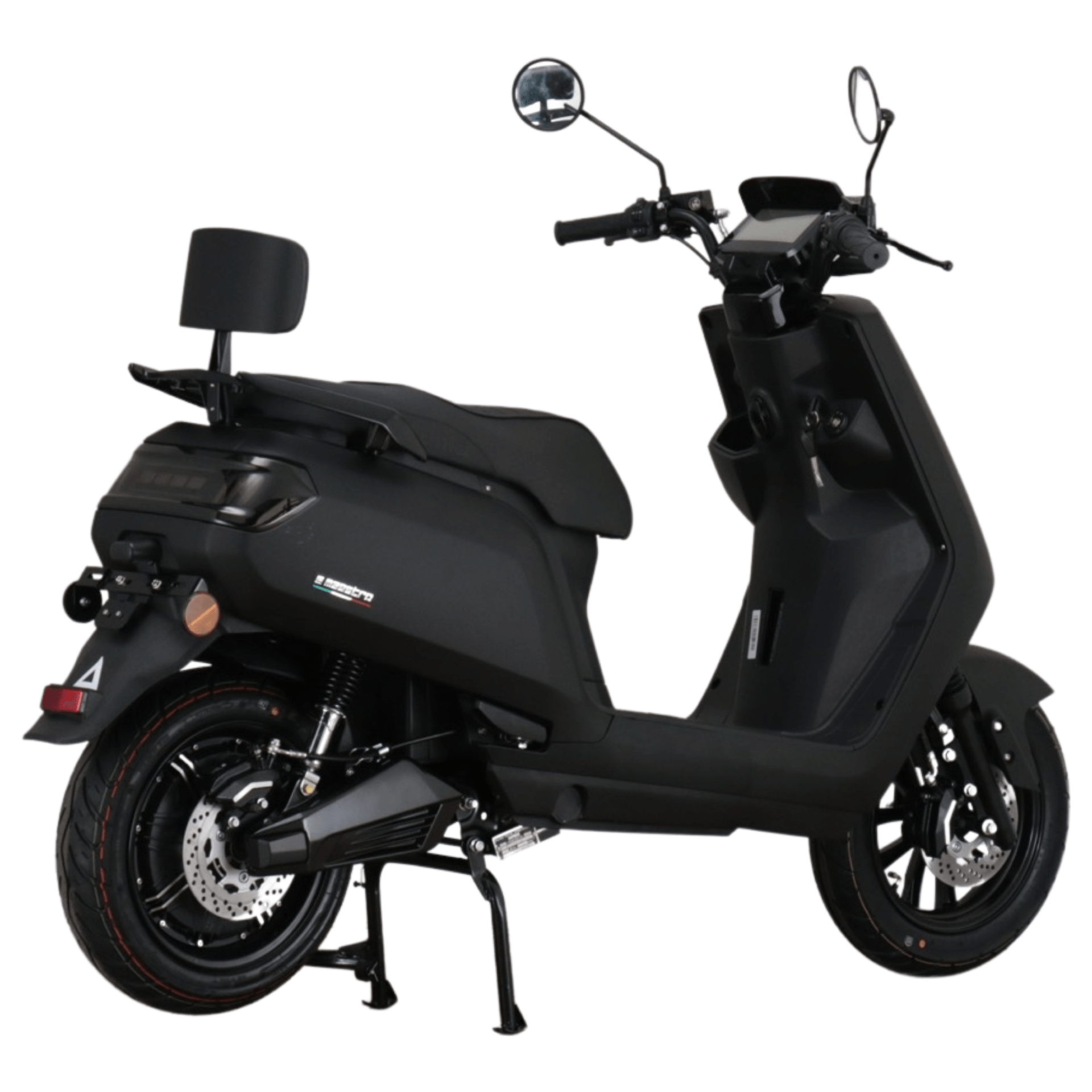 Zwarte elektrische scooter met zitting en rugleuning, op een witte achtergrond.