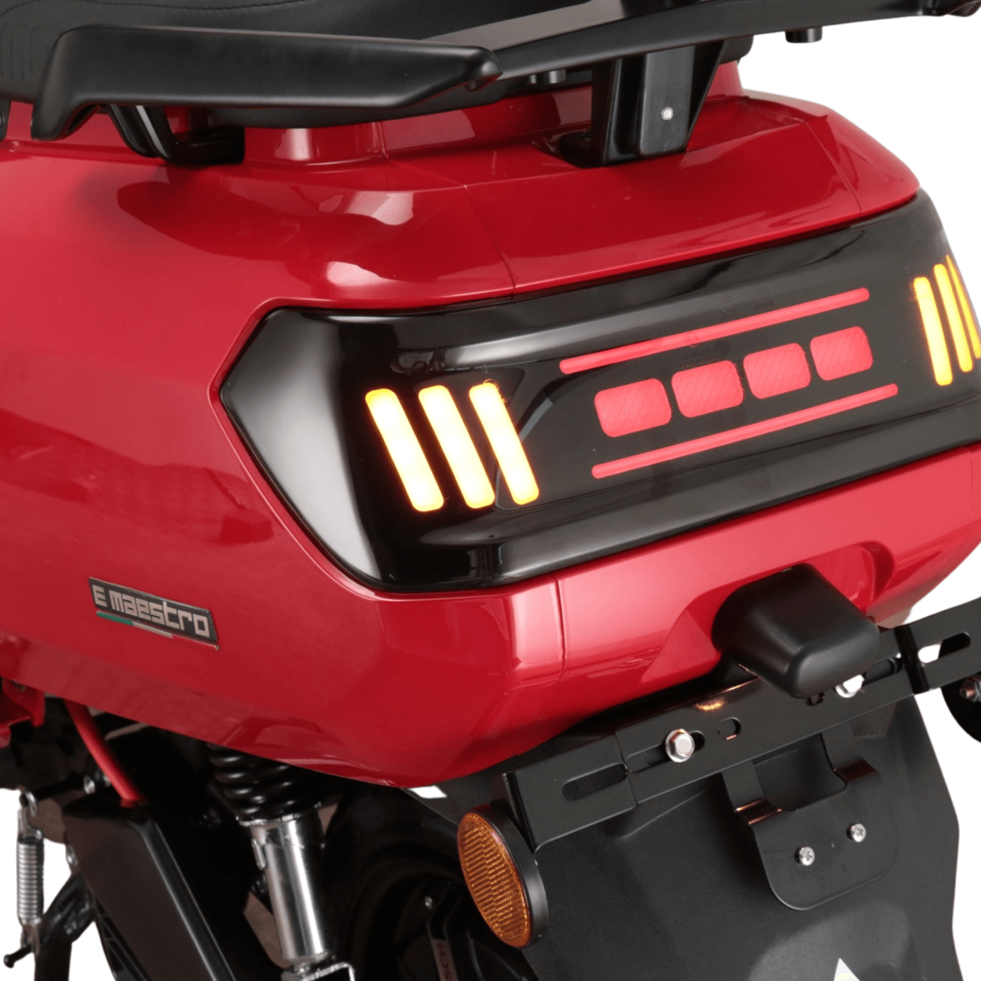 Rode elektrische scooter met zwarte achterlichten en kentekenplaathouder.