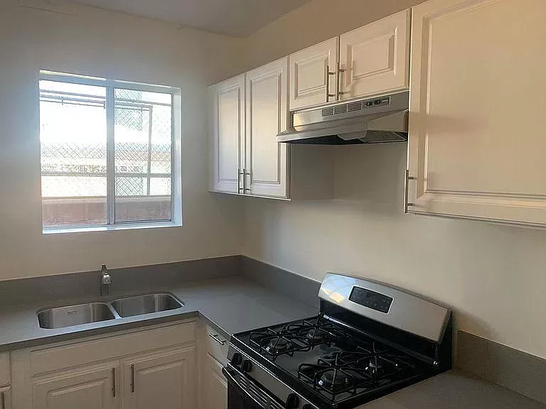 Francis Ave Apartment Kitchen with Stove