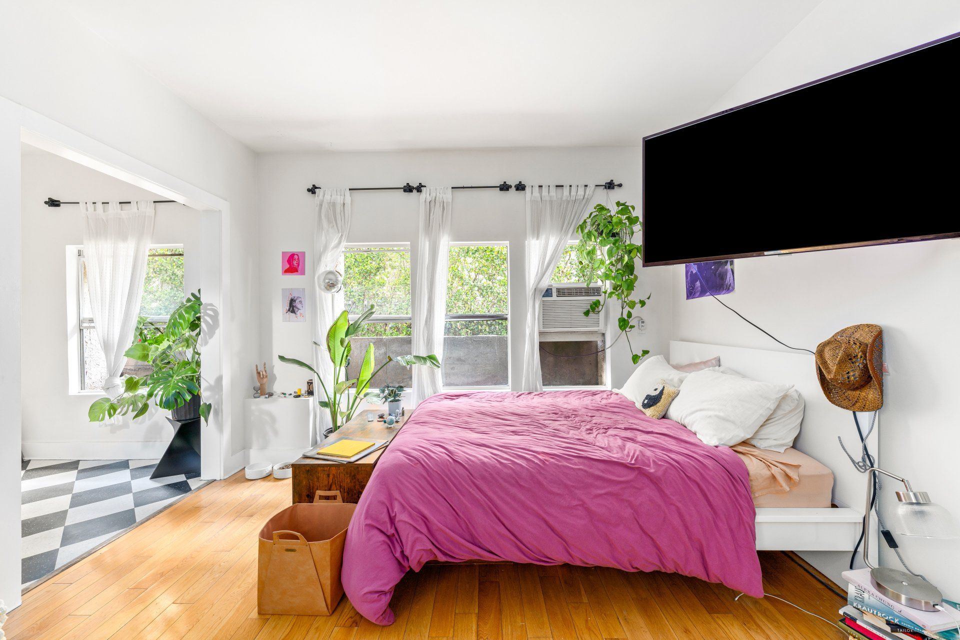 1609 N Normandie Ave Bedroom and TV