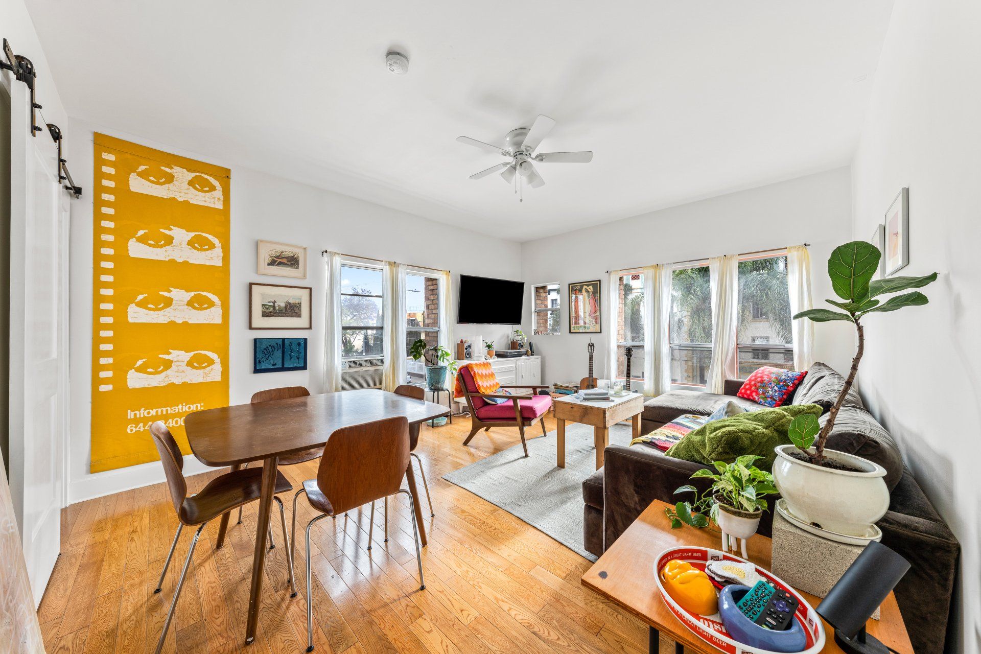 1609 N Normandie Ave Studio with Living Space Area