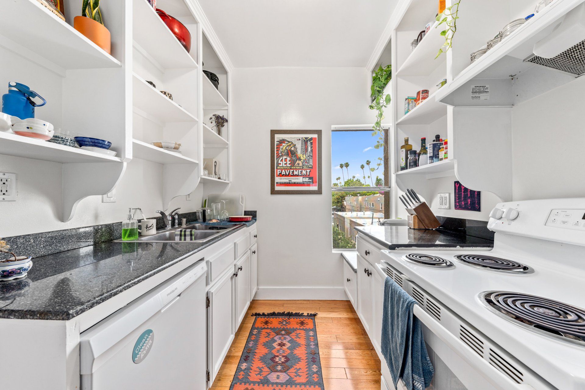 1609 N Normandie Ave Apartments Kitchen