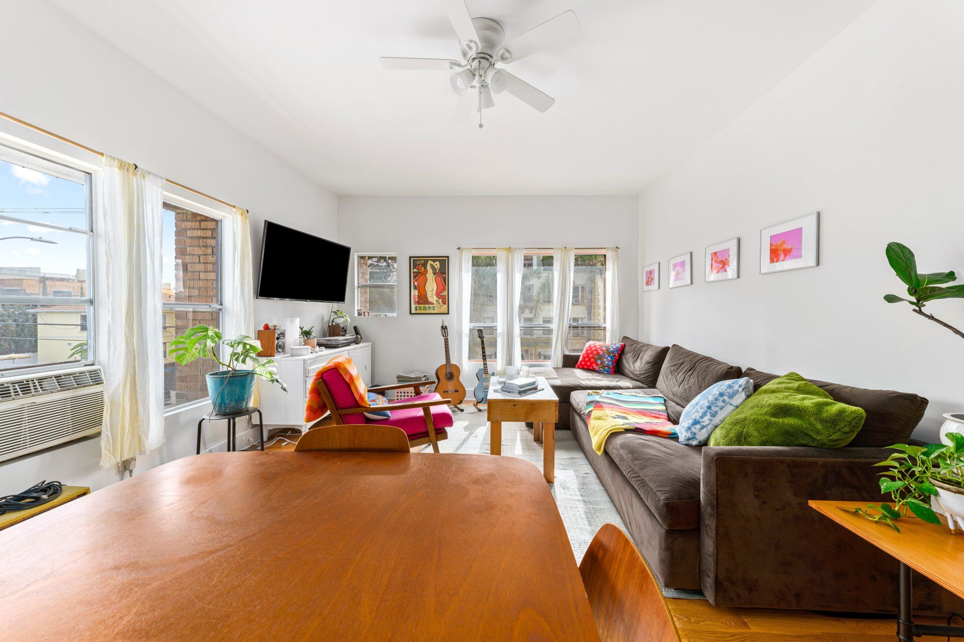 1609 N Normandie Ave Studio with Windows