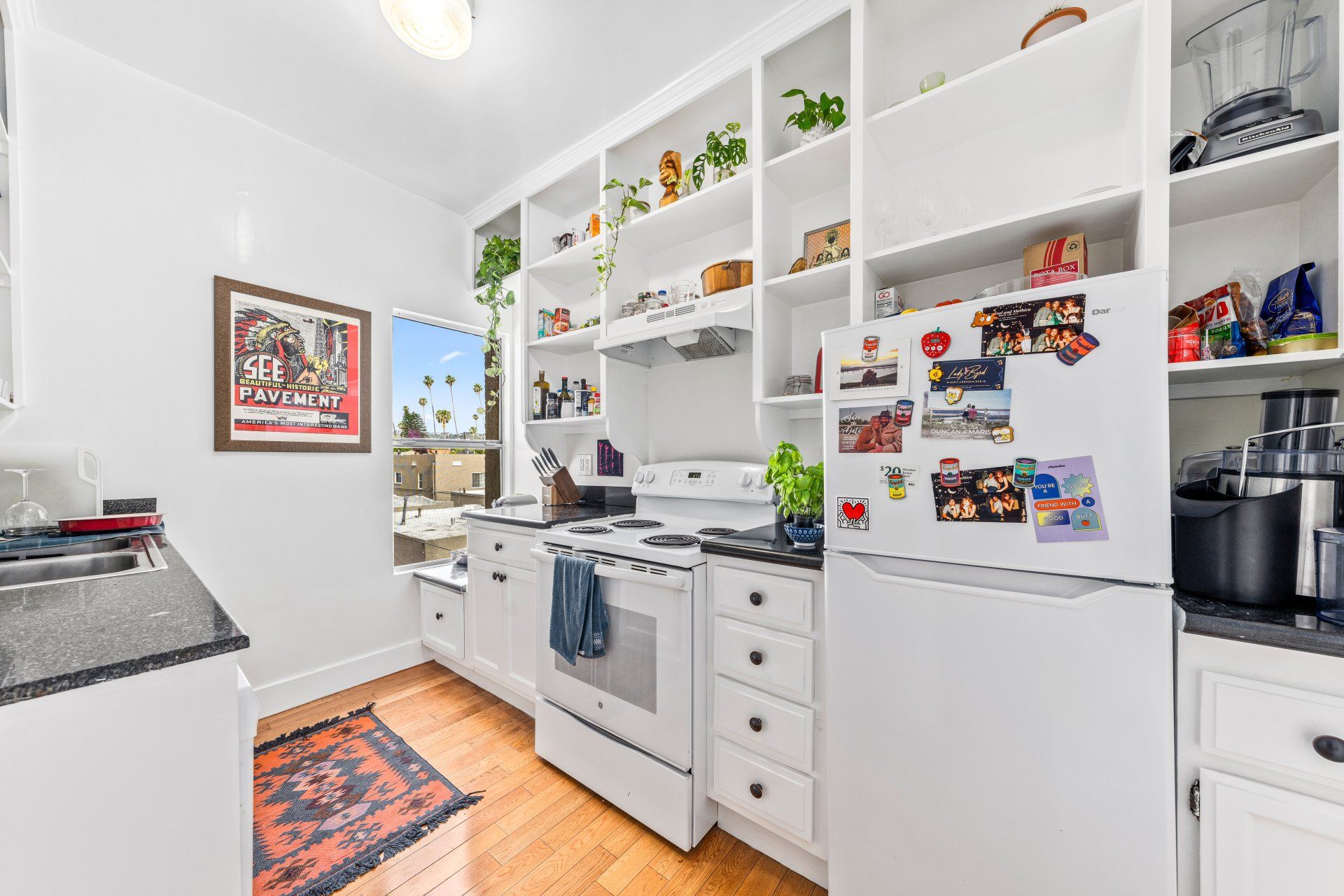 1609 N Normandie Ave White Kitchen