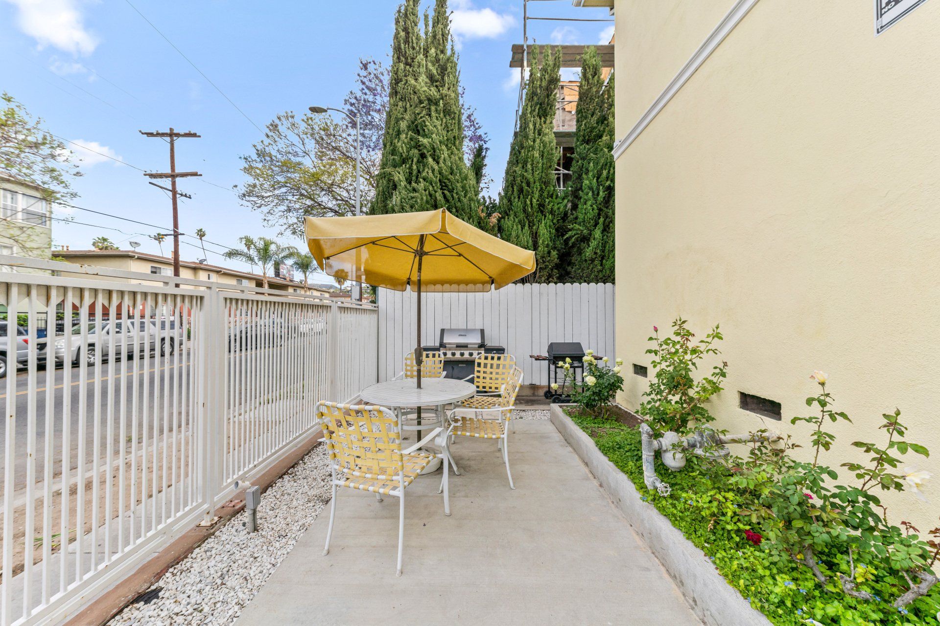 1620 N Normandie Ave Patio Furniture with Umbrella