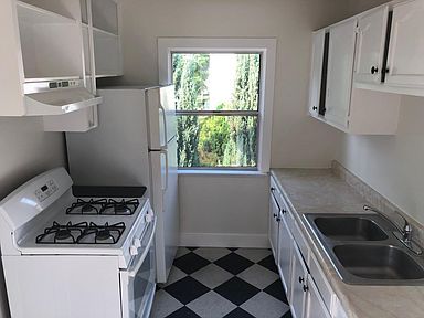 1620 N Normandie Ave Kitchen with Checkered Floor