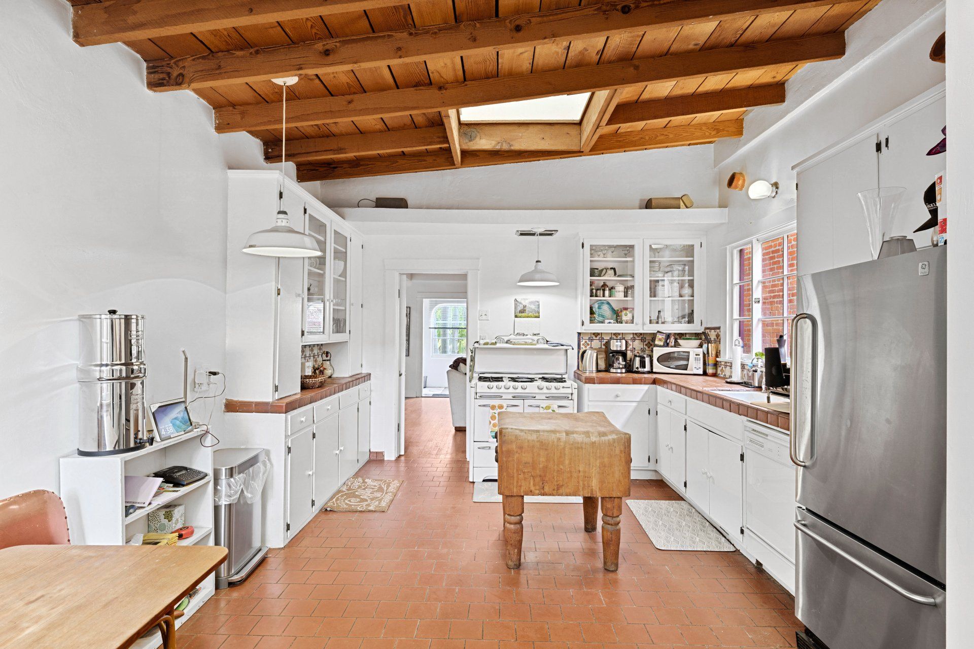 21 Eastwind St Full Kitchen with Appliances