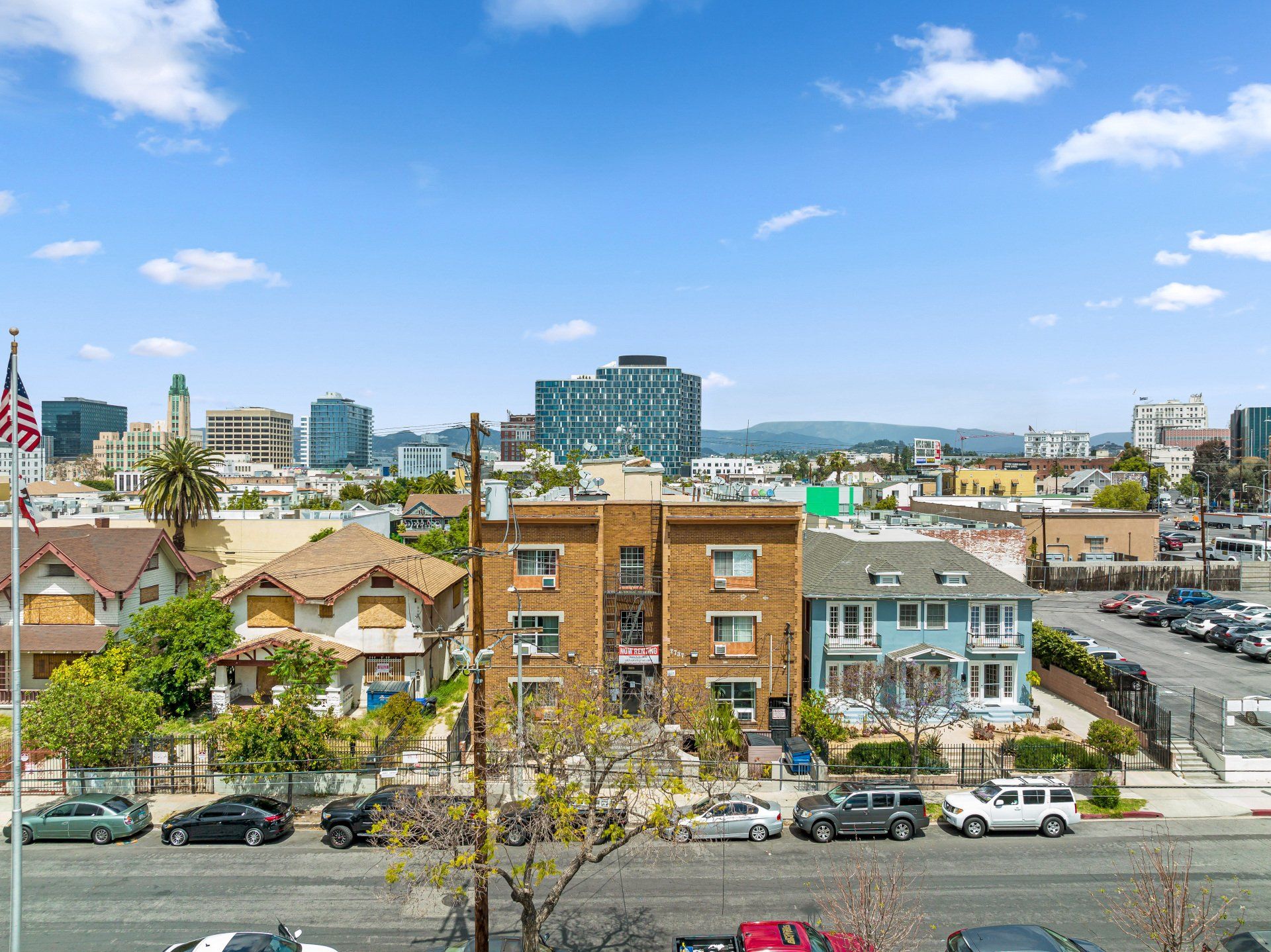 Francis Ave Apartments in Los Angeles, California