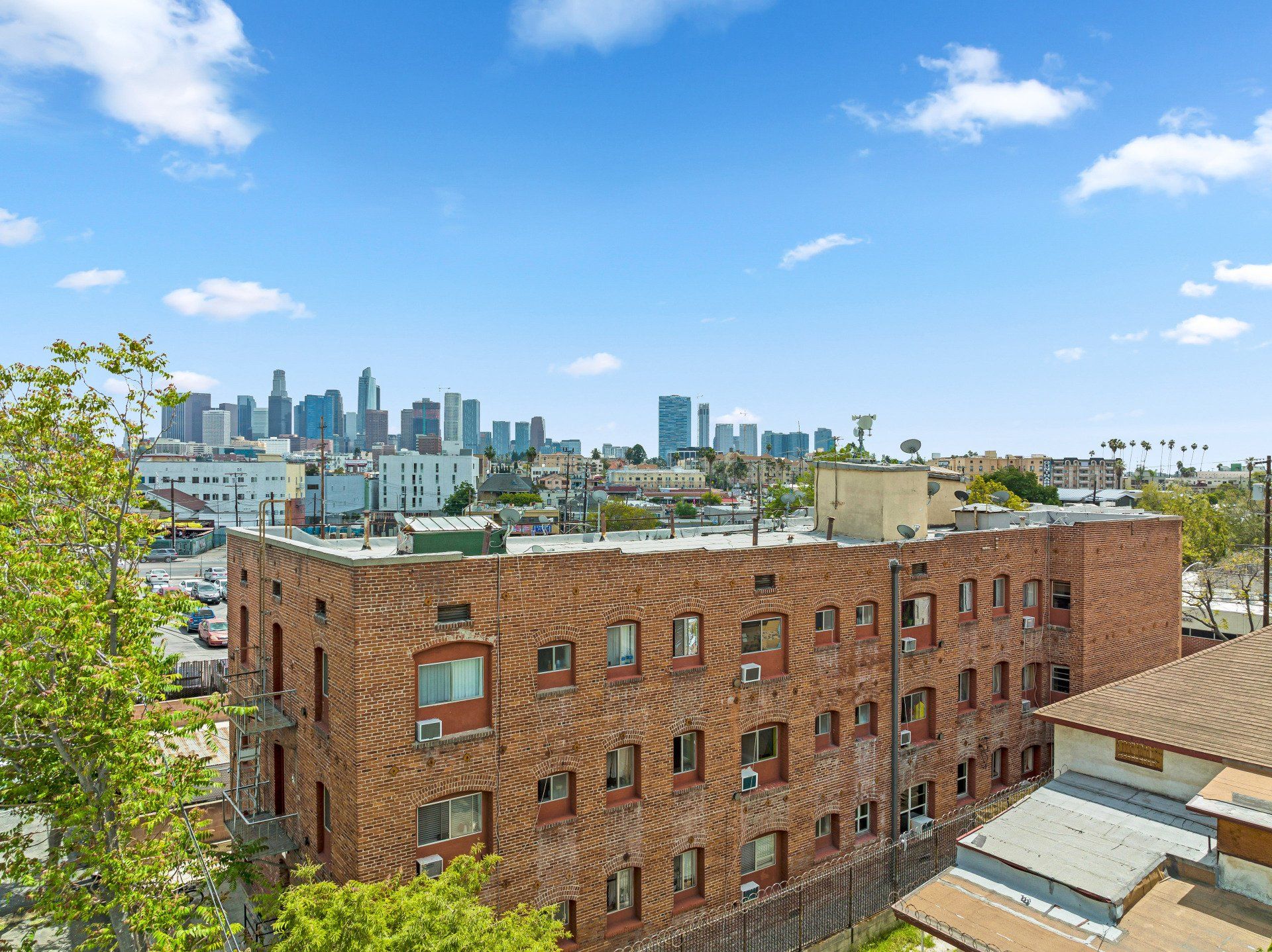 Francis Ave Apartments Building Exterior