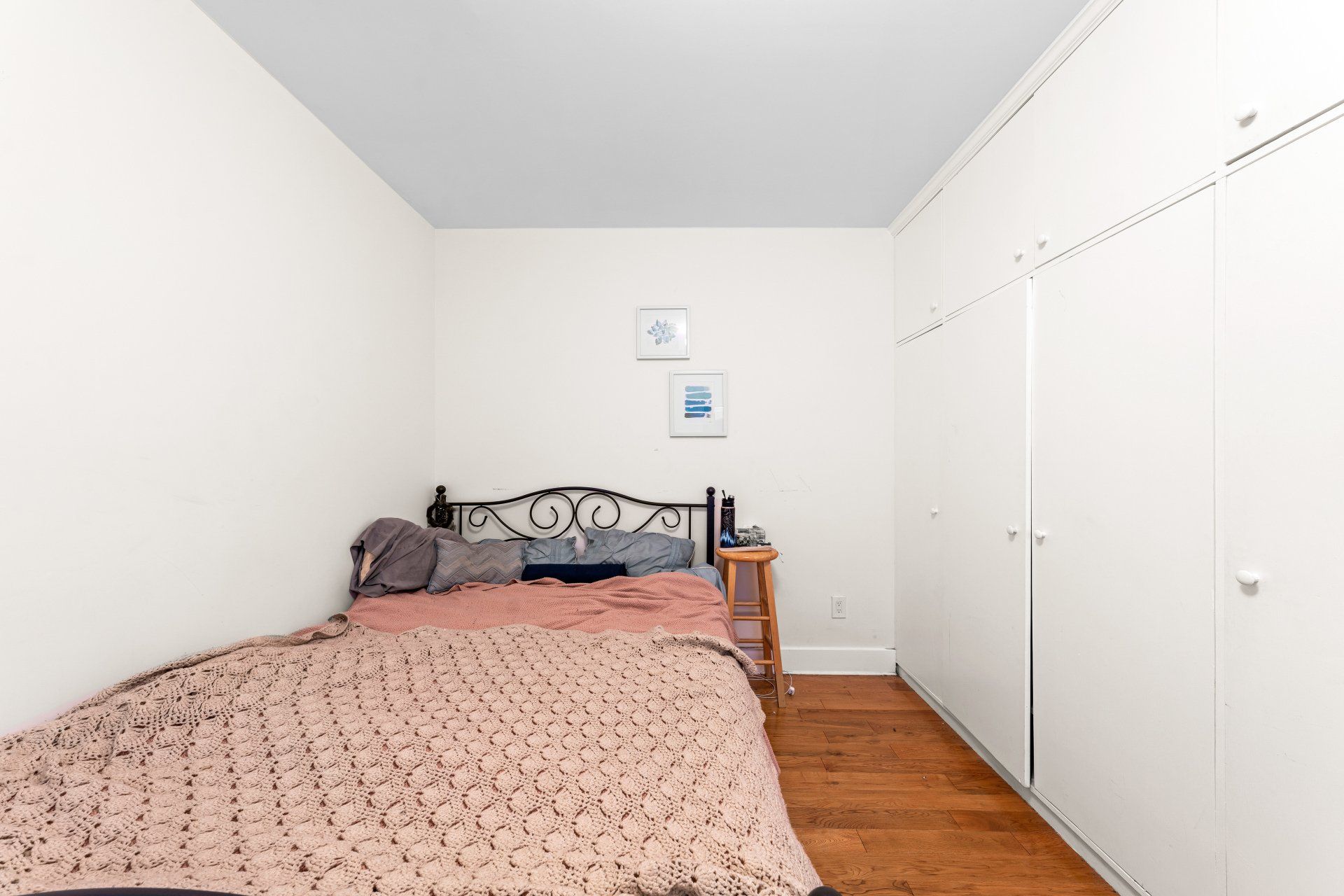 Francis Ave Apartment Bedroom