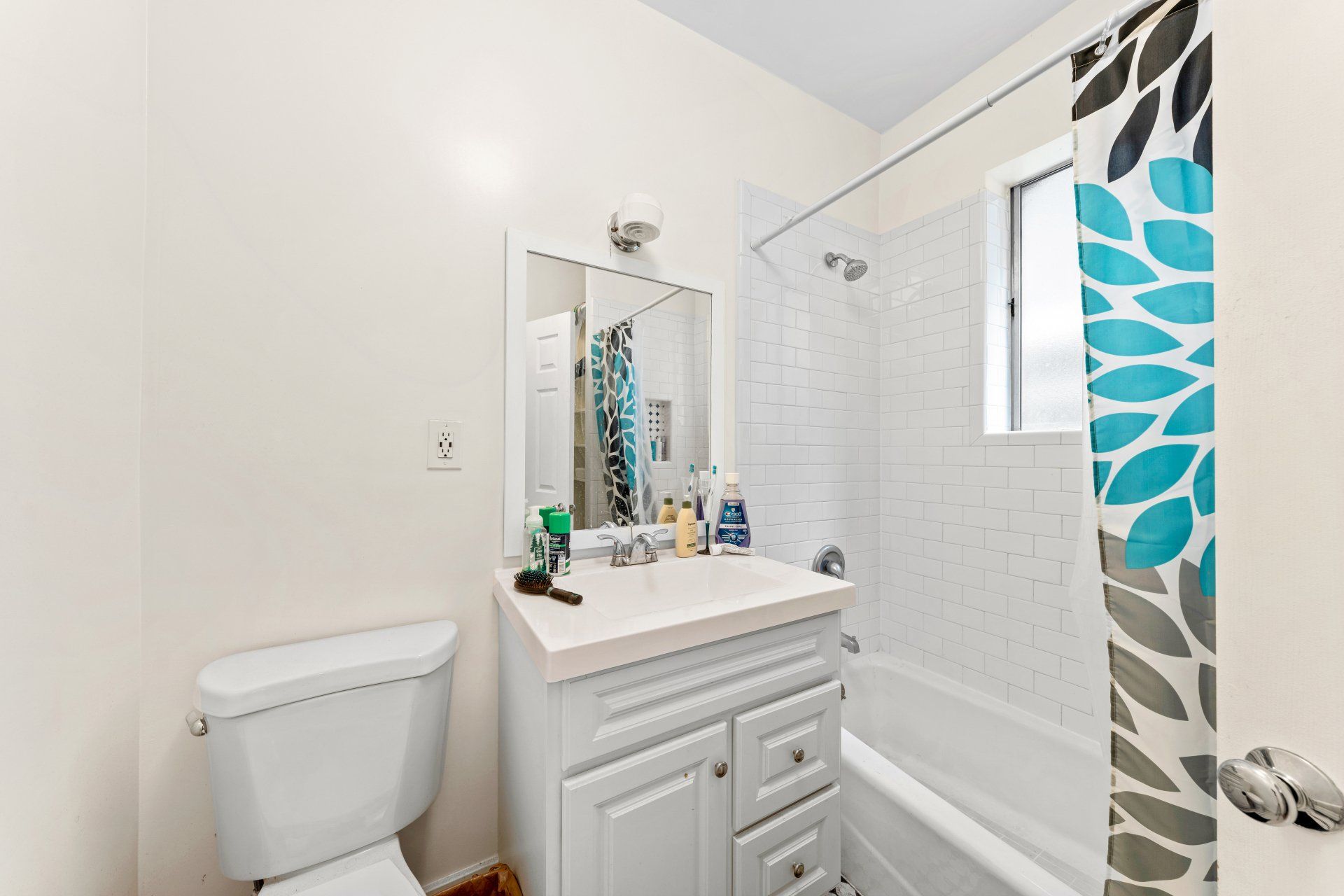 Francis Ave Apartment Bathroom