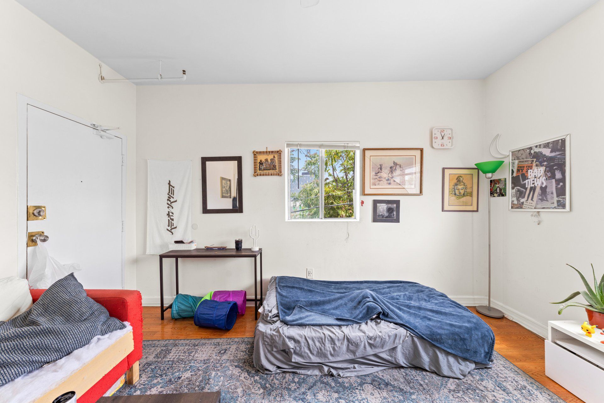 Francis Ave Apartment Living Space