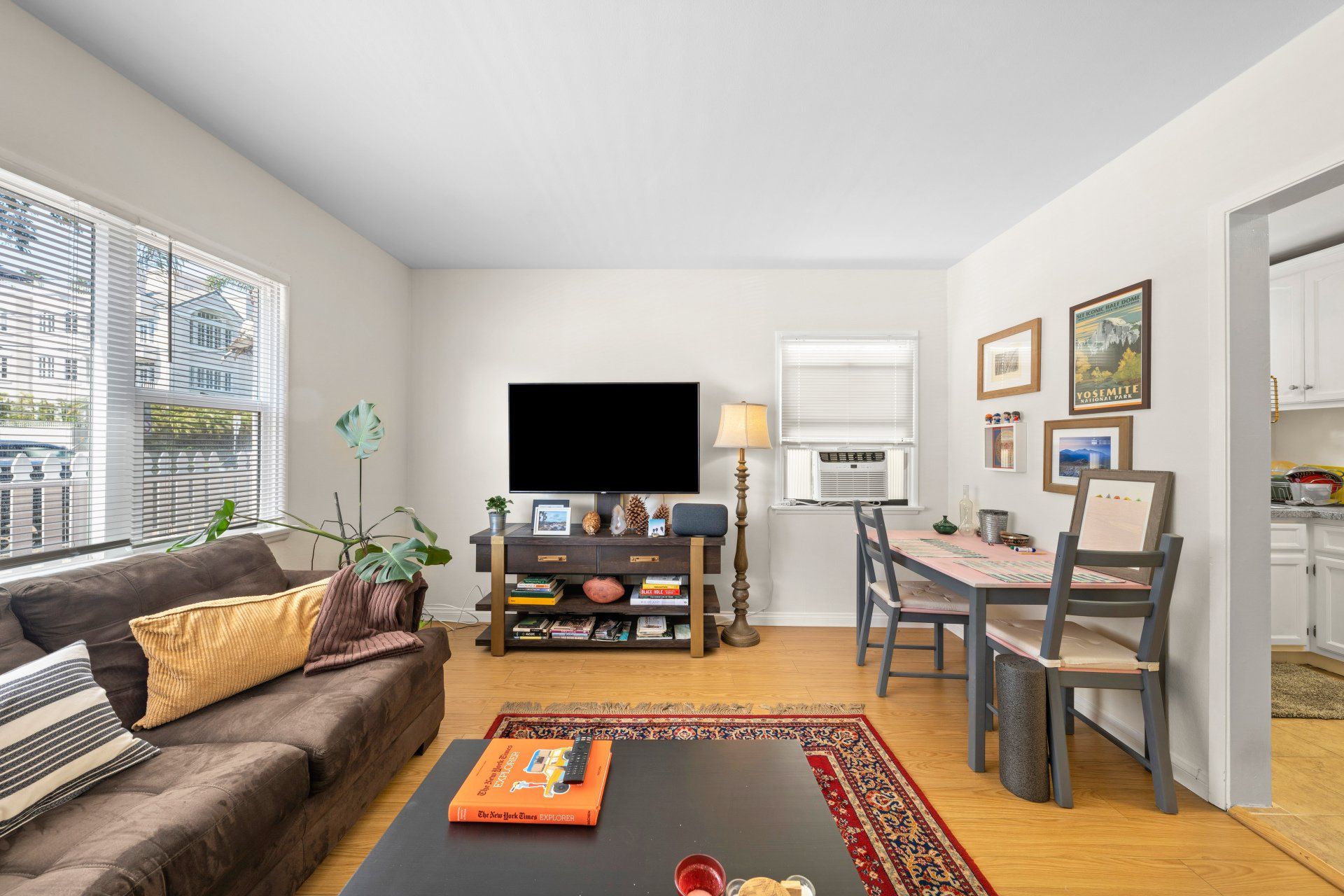 410 California Ave Living Space Area