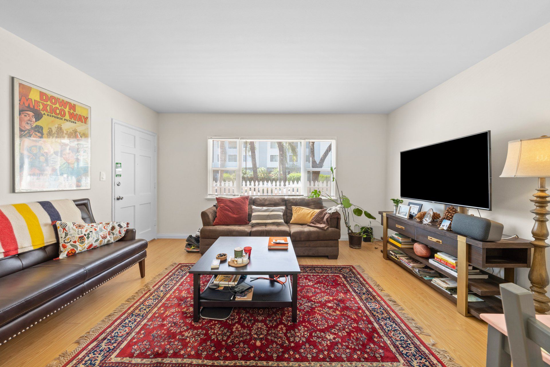 410 California Ave Apartments Living Room