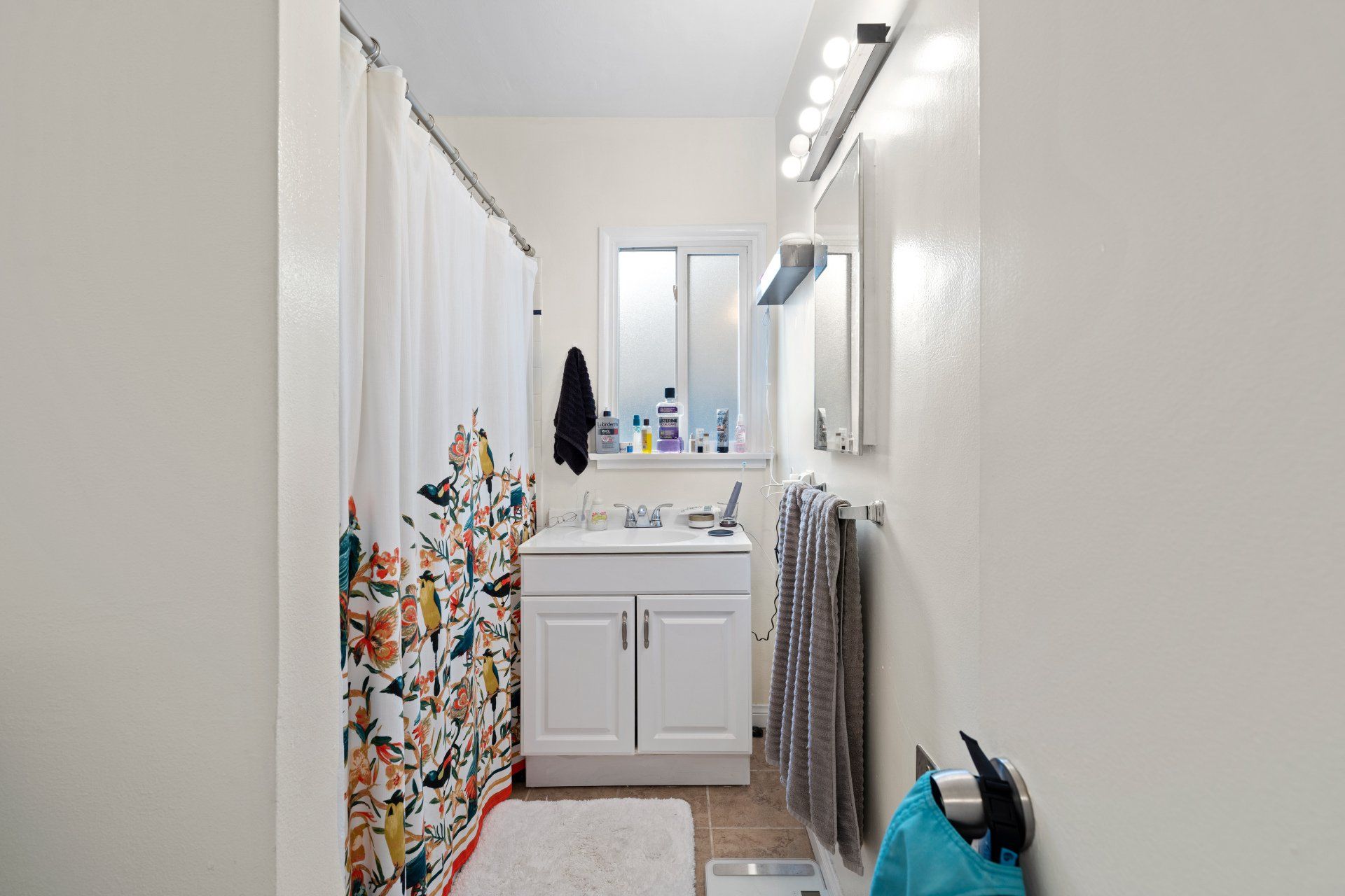 410 California Ave Bathroom