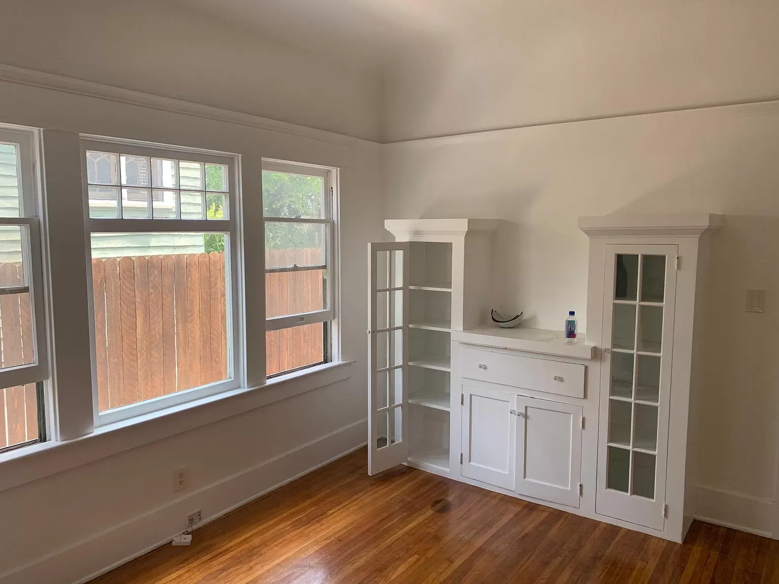 816-818 N Lafayette E Park Living Room