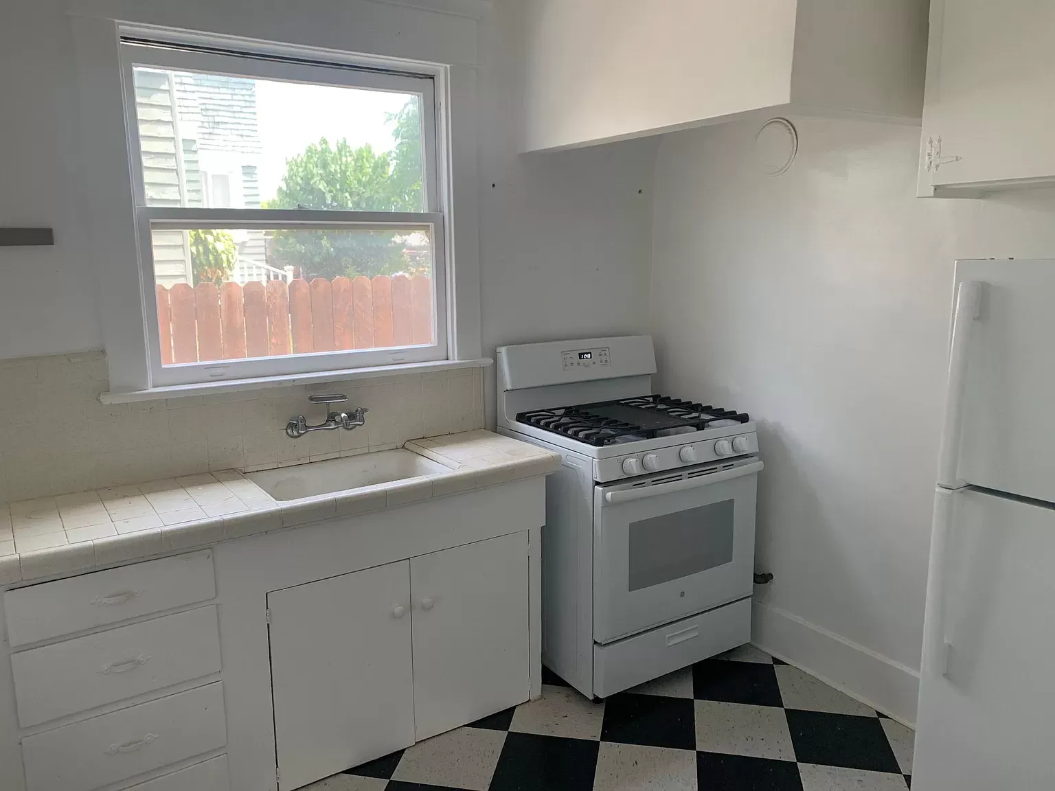 816-818 N Lafayette E Park Kitchen with Checkered Floors
