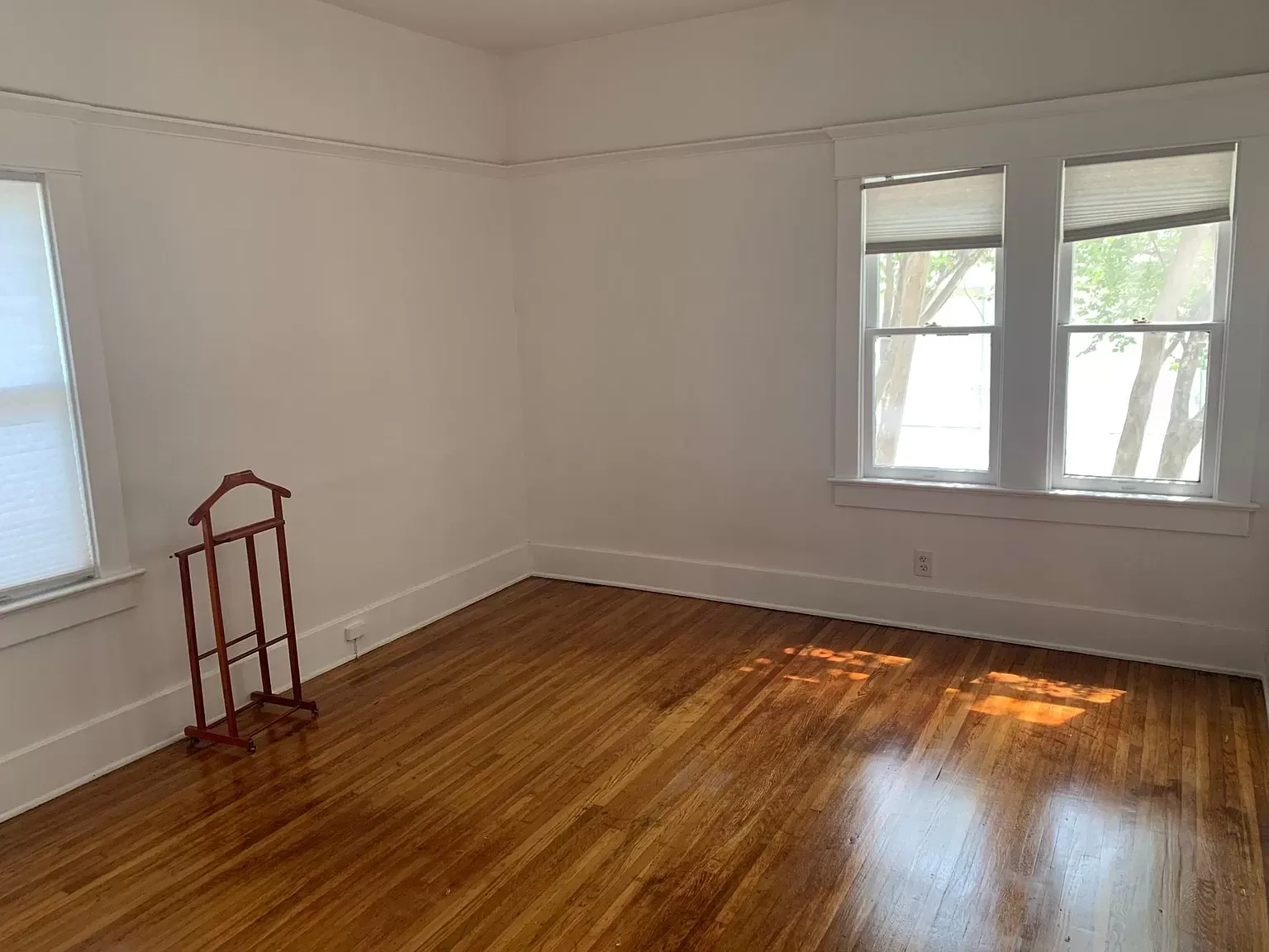 816-818 N Lafayette E Park Room with Hardwood Floors
