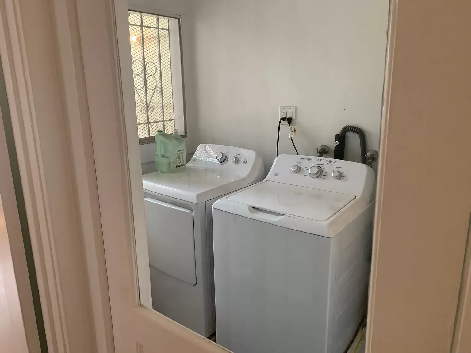 816-818 N Lafayette E Park Laundry Room