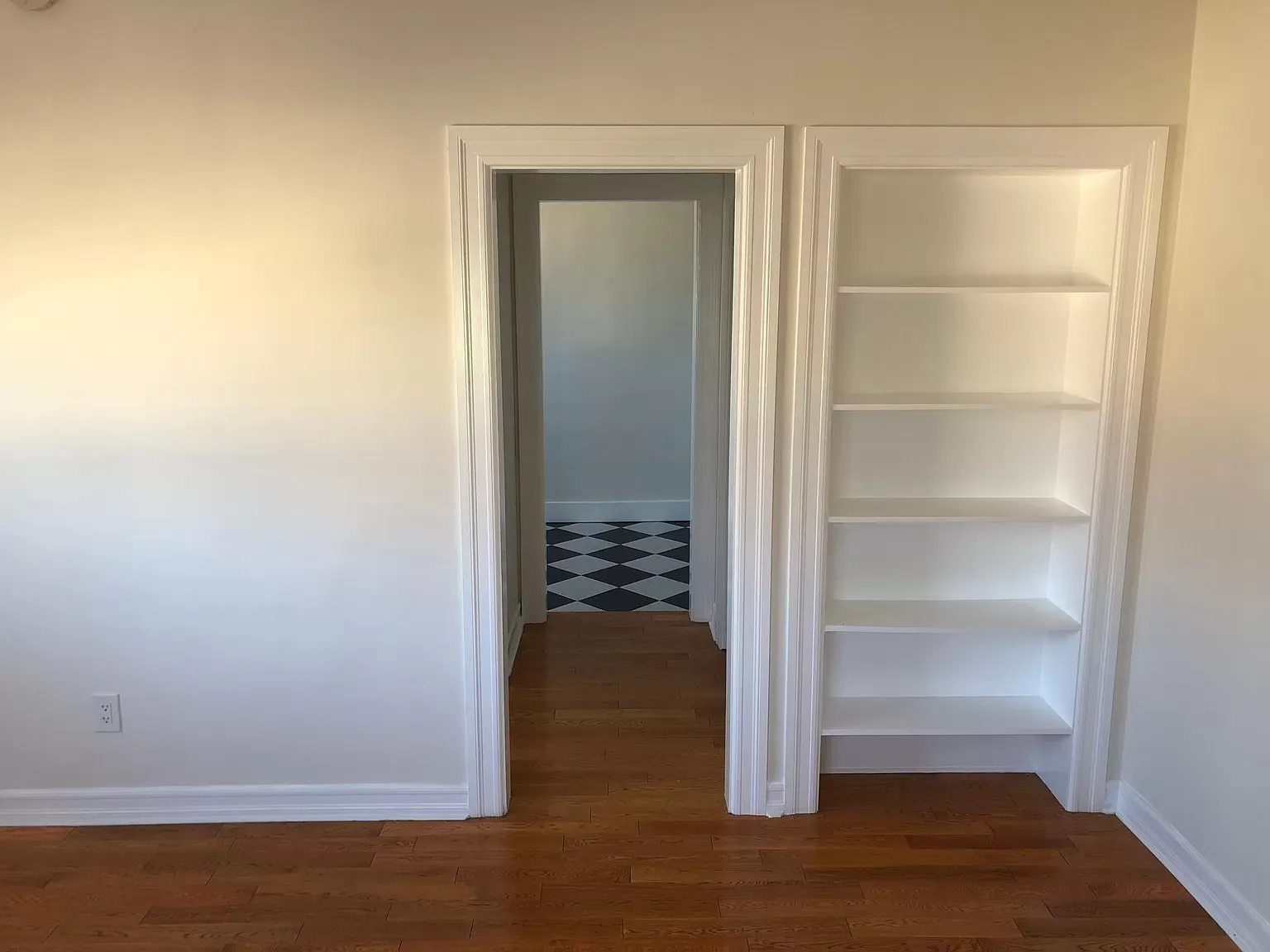 Francis Ave Apartment Built in Shelves
