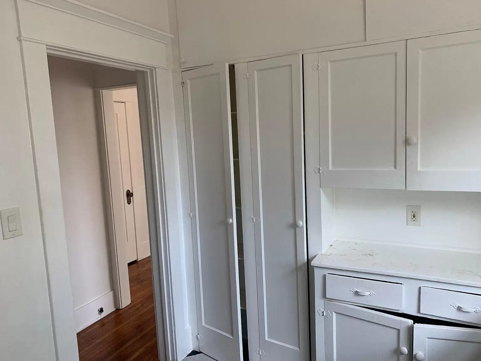 816-818 N Lafayette E Park Kitchen Cabinets