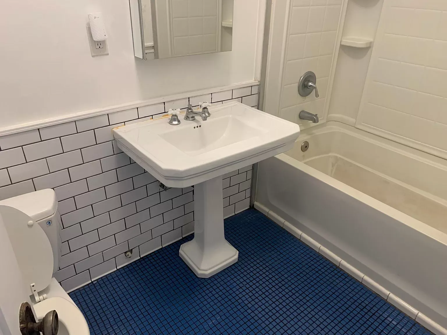 816-818 N Lafayette E Park Bathroom Sink