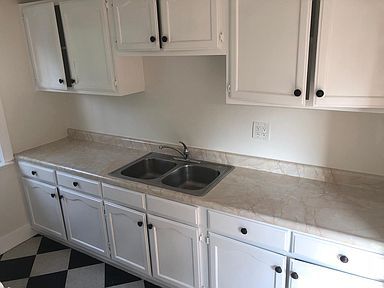 1620 N Normandie Ave Kitchen