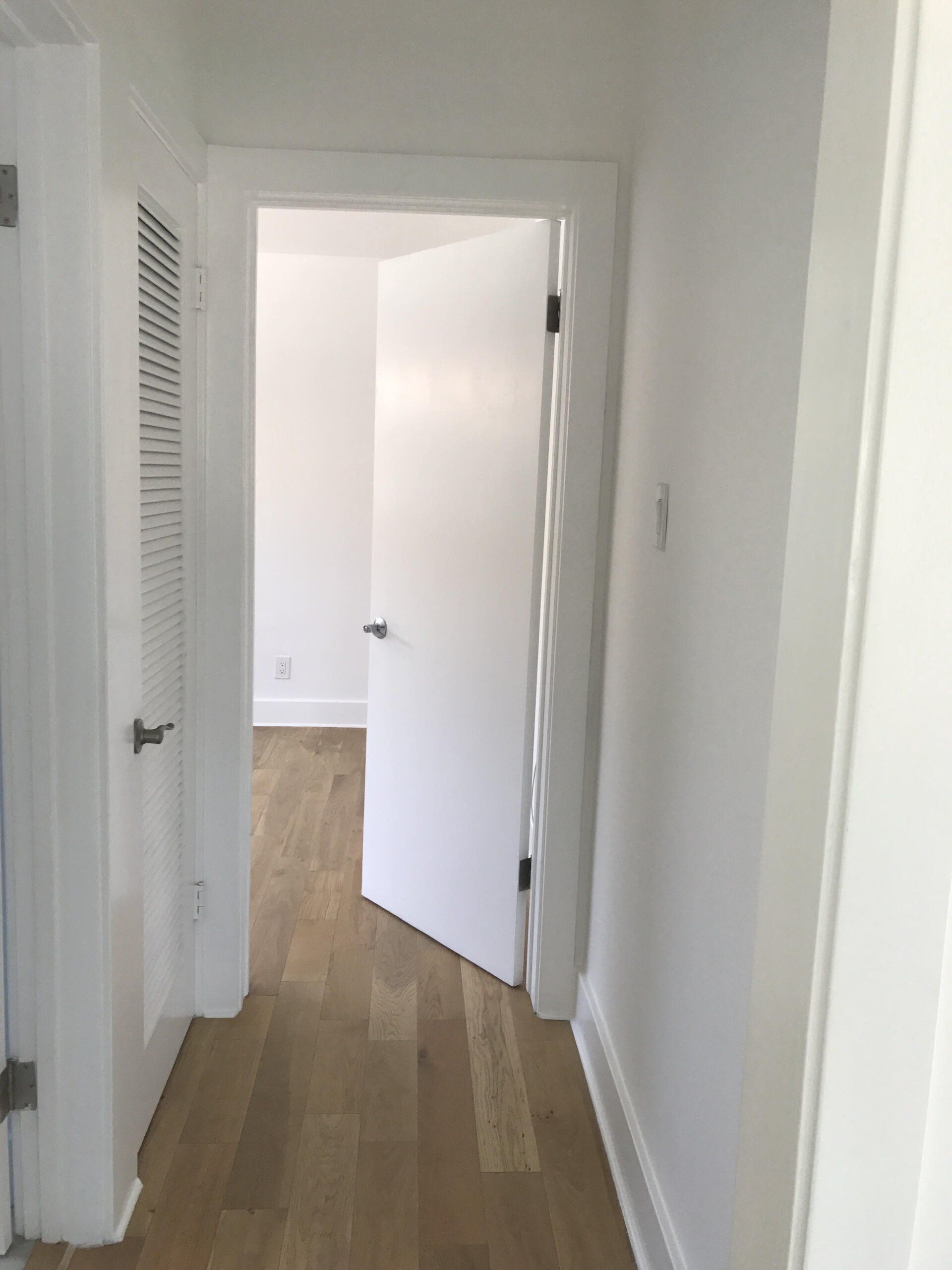 6609-11 Vista Del Mar Hallway