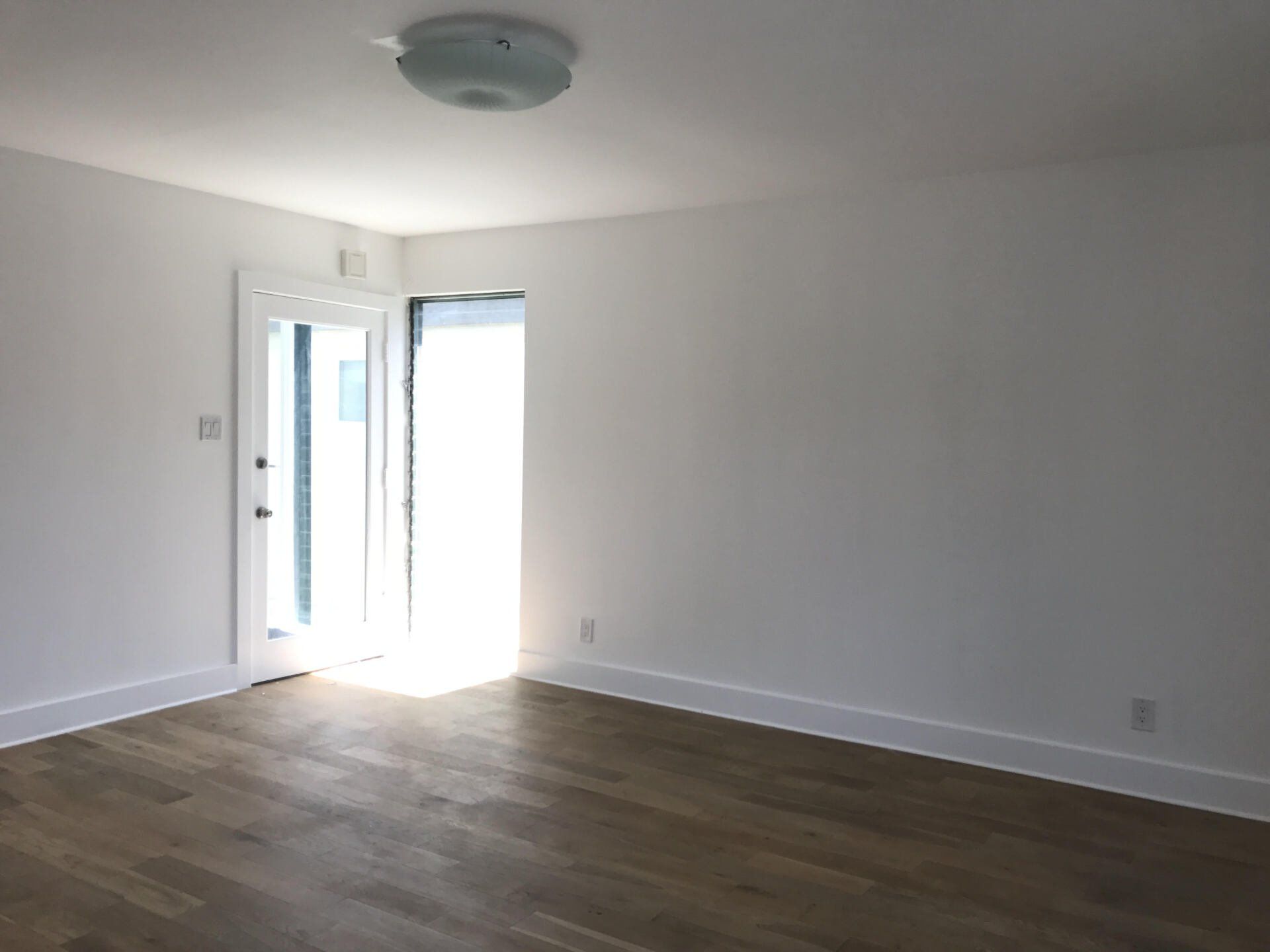 6609-11 Vista Del Mar Front Room