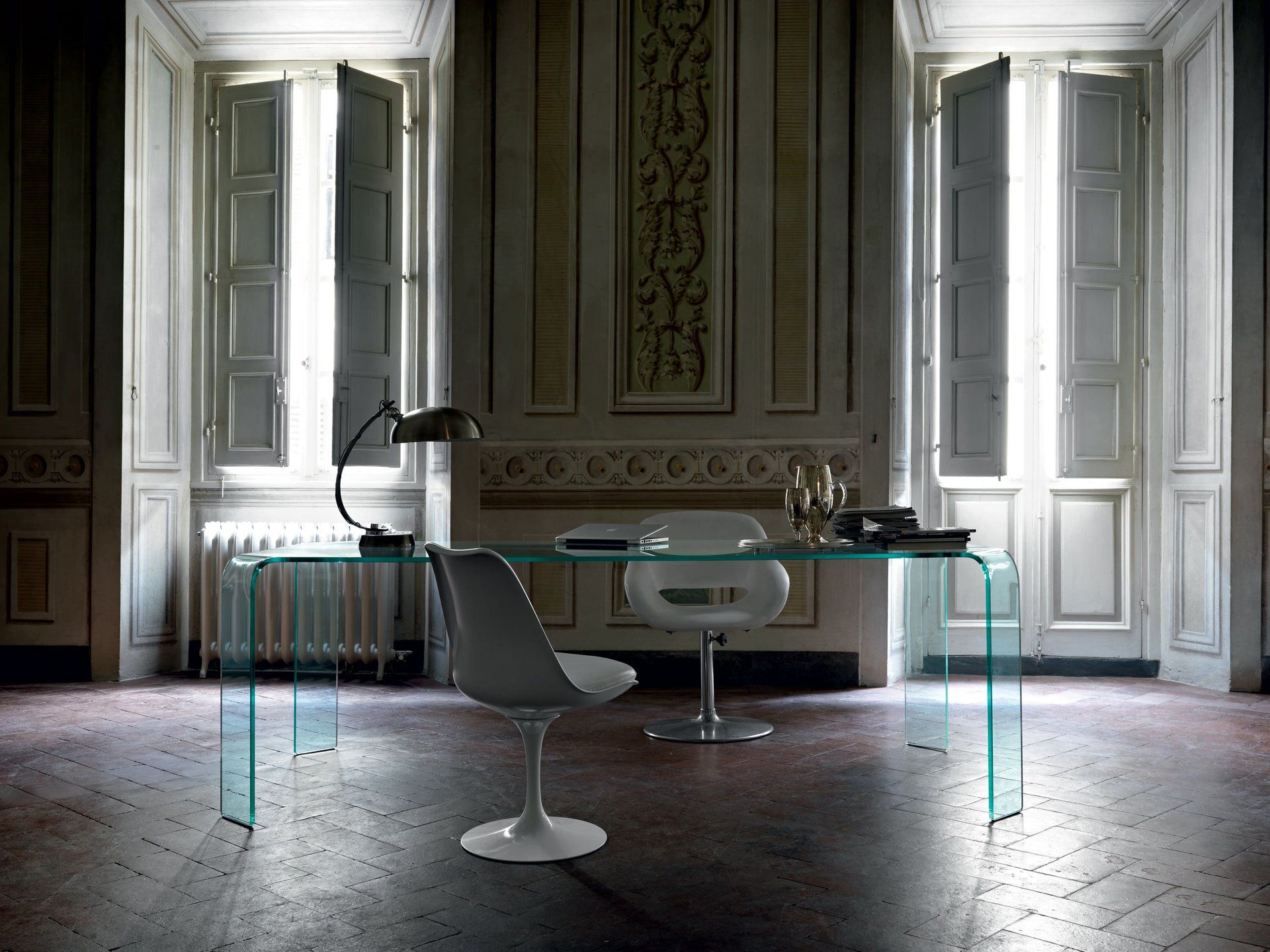 Studio con tavolo in vetro