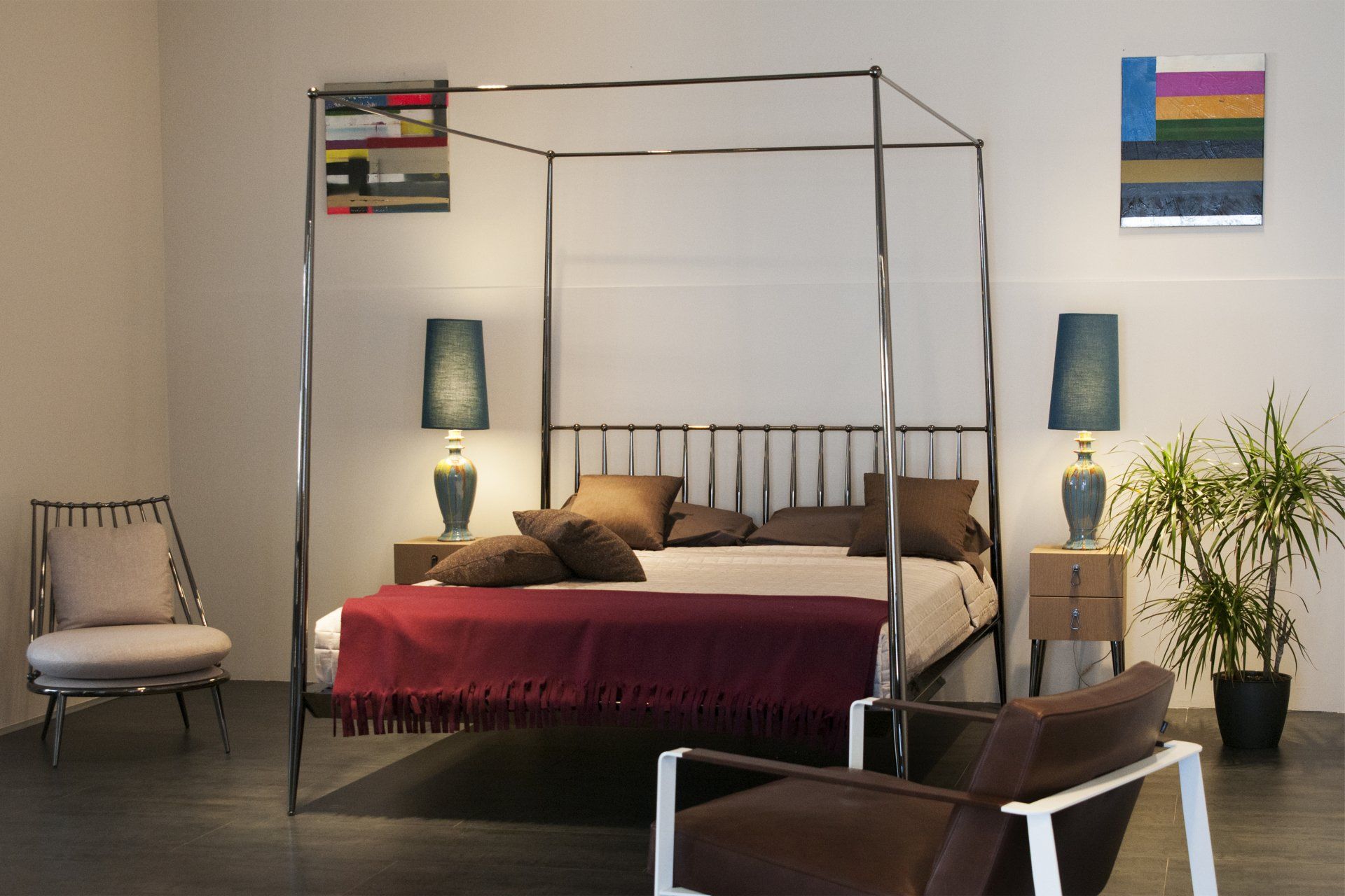 Camera con letto baldacchino