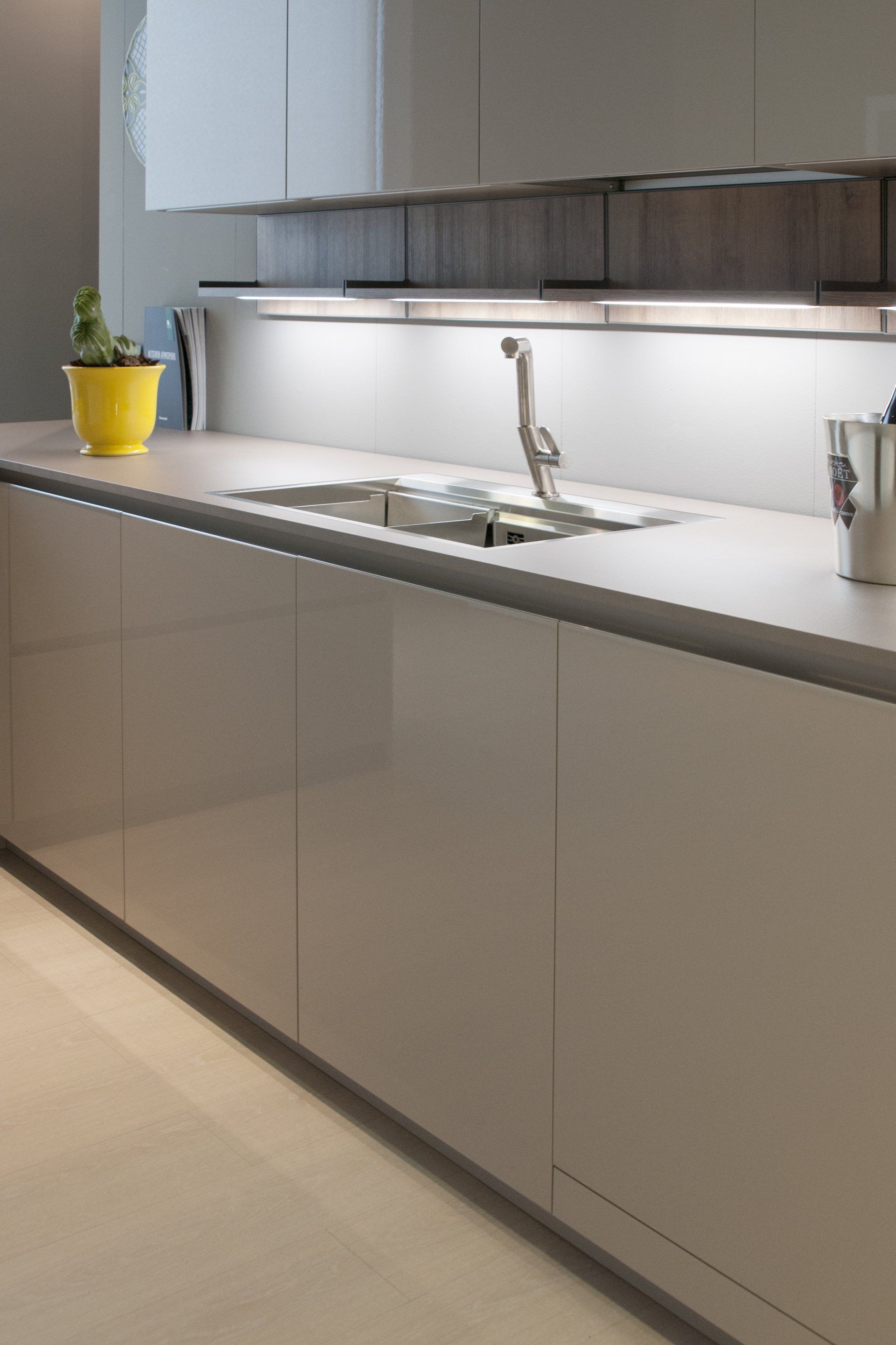 dettaglio lavabo cucina moderna