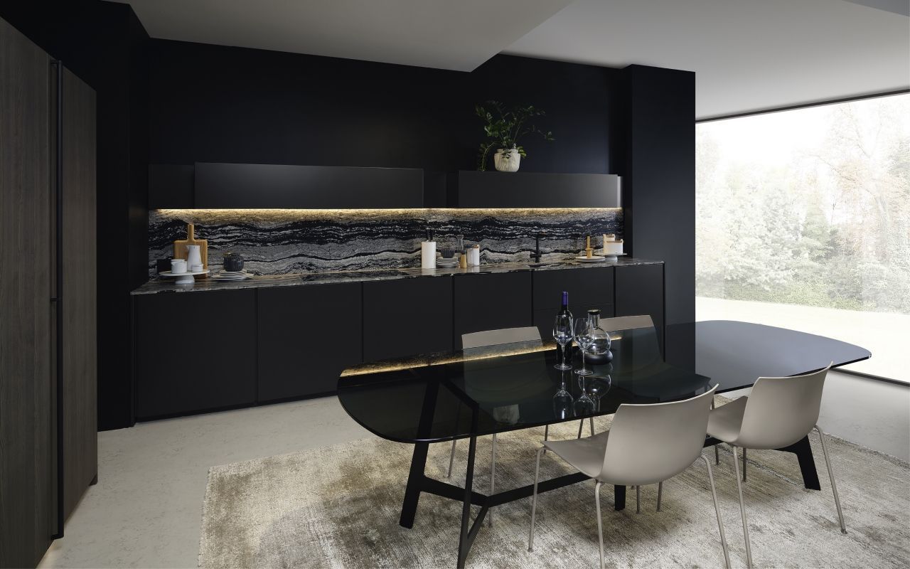 Maistri cucina con tavolo in vetro