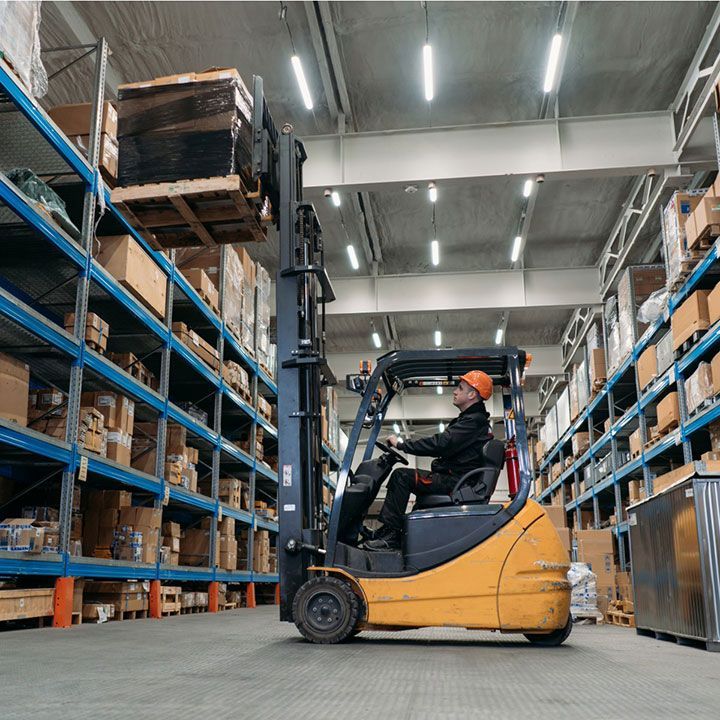 RENTA DE MONTACARGAS Y PLATAFORMAS GAMO