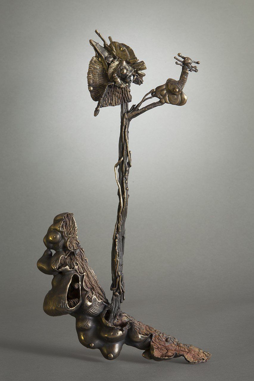 WH113 Flower Playing Guitar