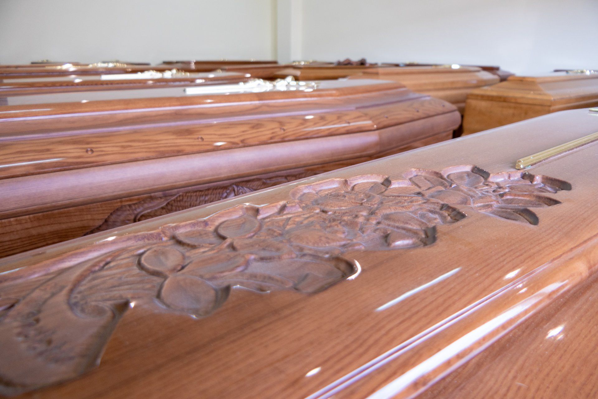 cofani funebri intarsiati