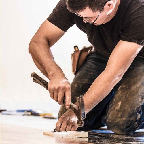 Posa di un pavimento in legno