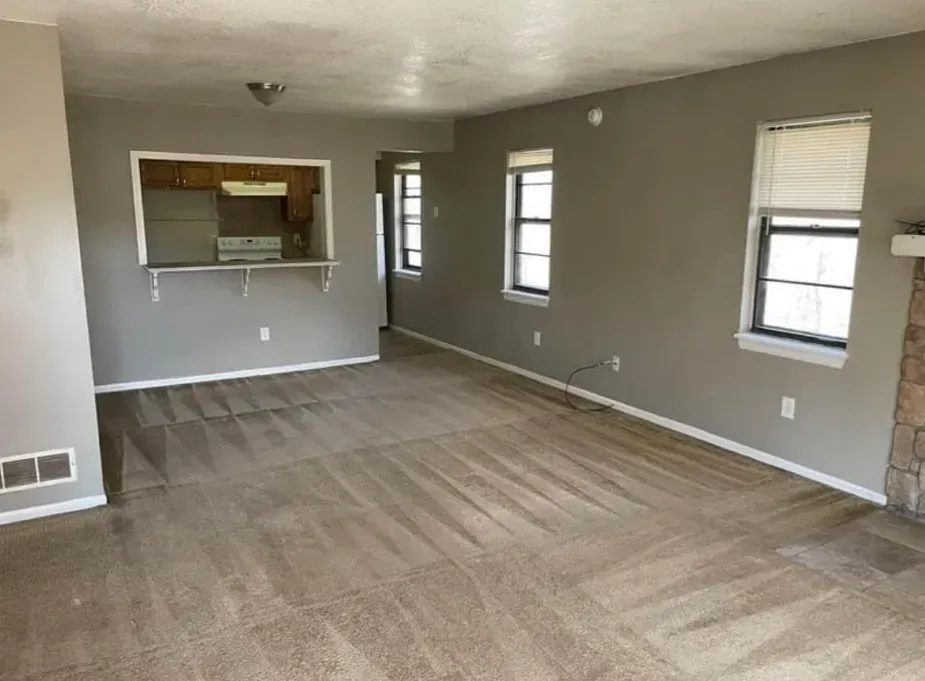 Empty Room with Carpet Floor — Gladstone, MO — Global Pros Services LLC