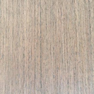 strati di bordi in legno chiaro