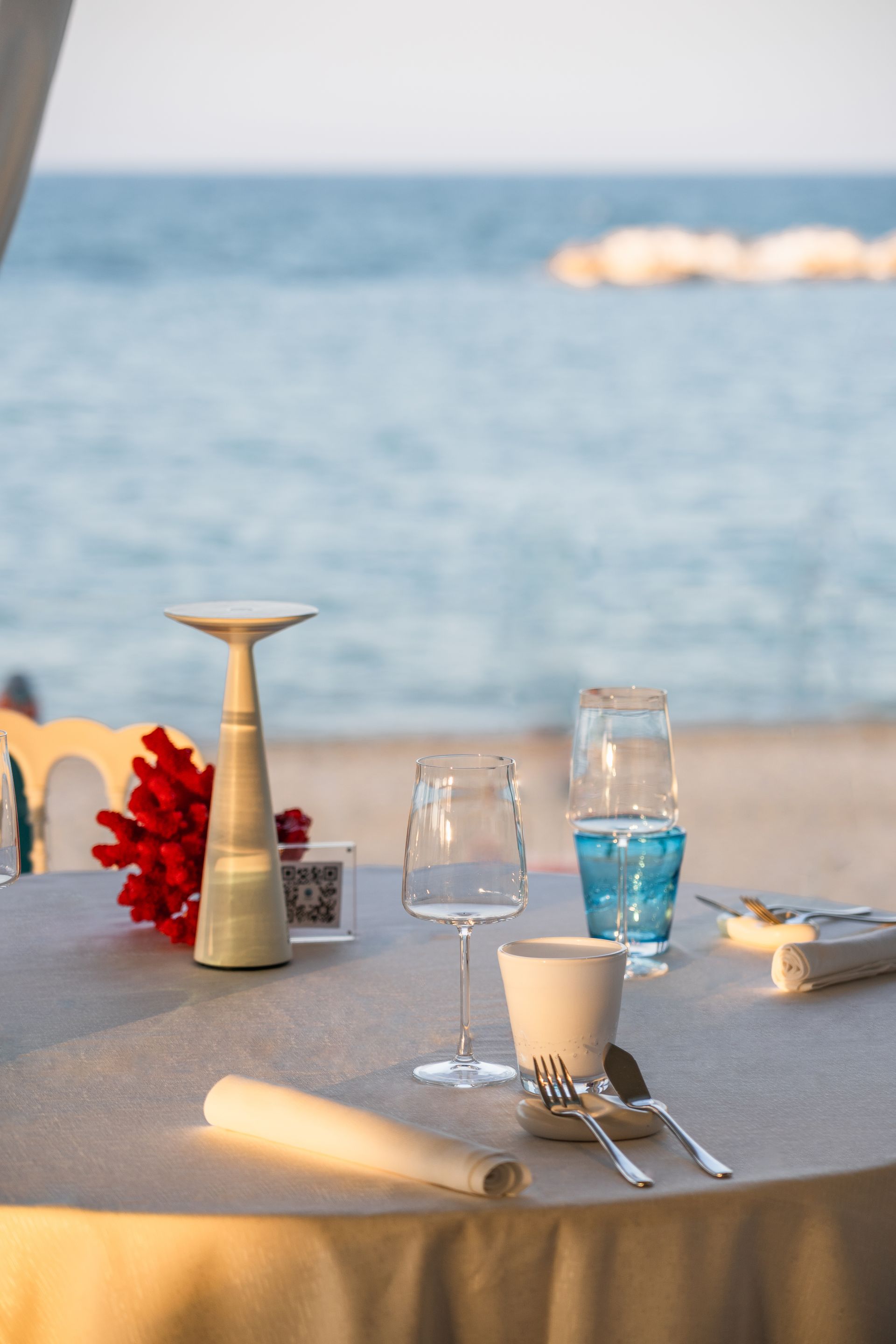 tavolo sulla spiaggia