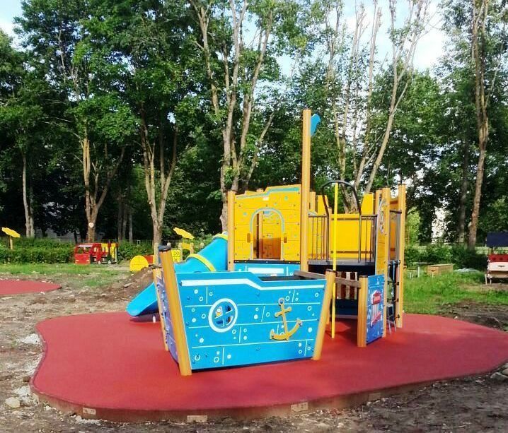 Pareizi izveidots un daudzveidīgs rotaļu laukuma aprīkojums veicina bērnu fizisko un garīgo attīstību.