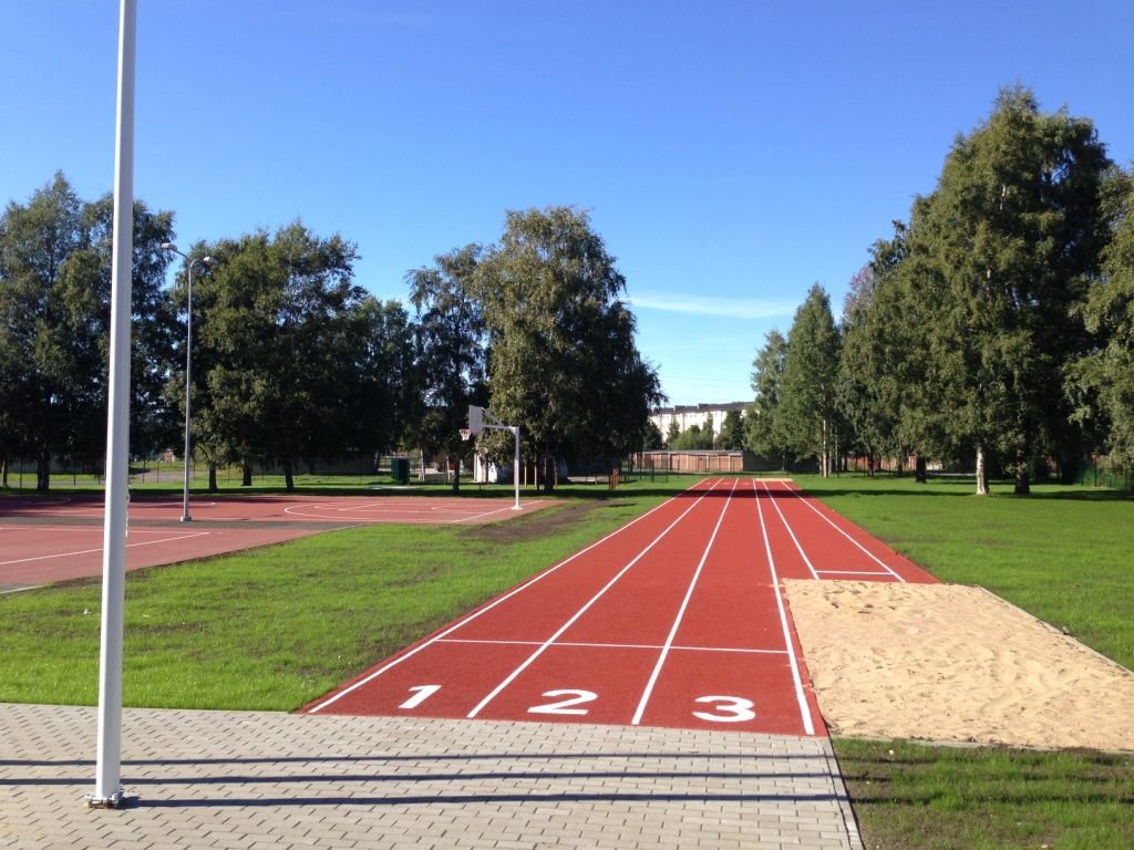 Stadions Tallinā Ehte Gümnaasiumi (Igaunija)  Skrejceļa segums TETRAPUR ENZ (450 m2)