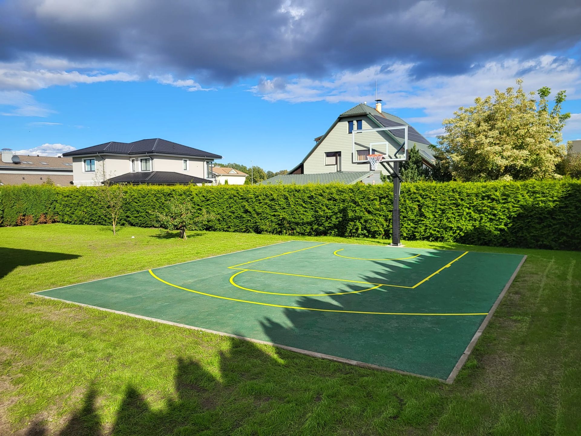 Privāts sporta laukums (Latvija)