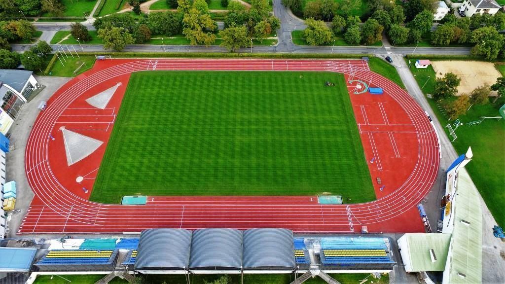 Pēc stadiona seguma atjaunošanas stadionā Rakverē Igaunijā.