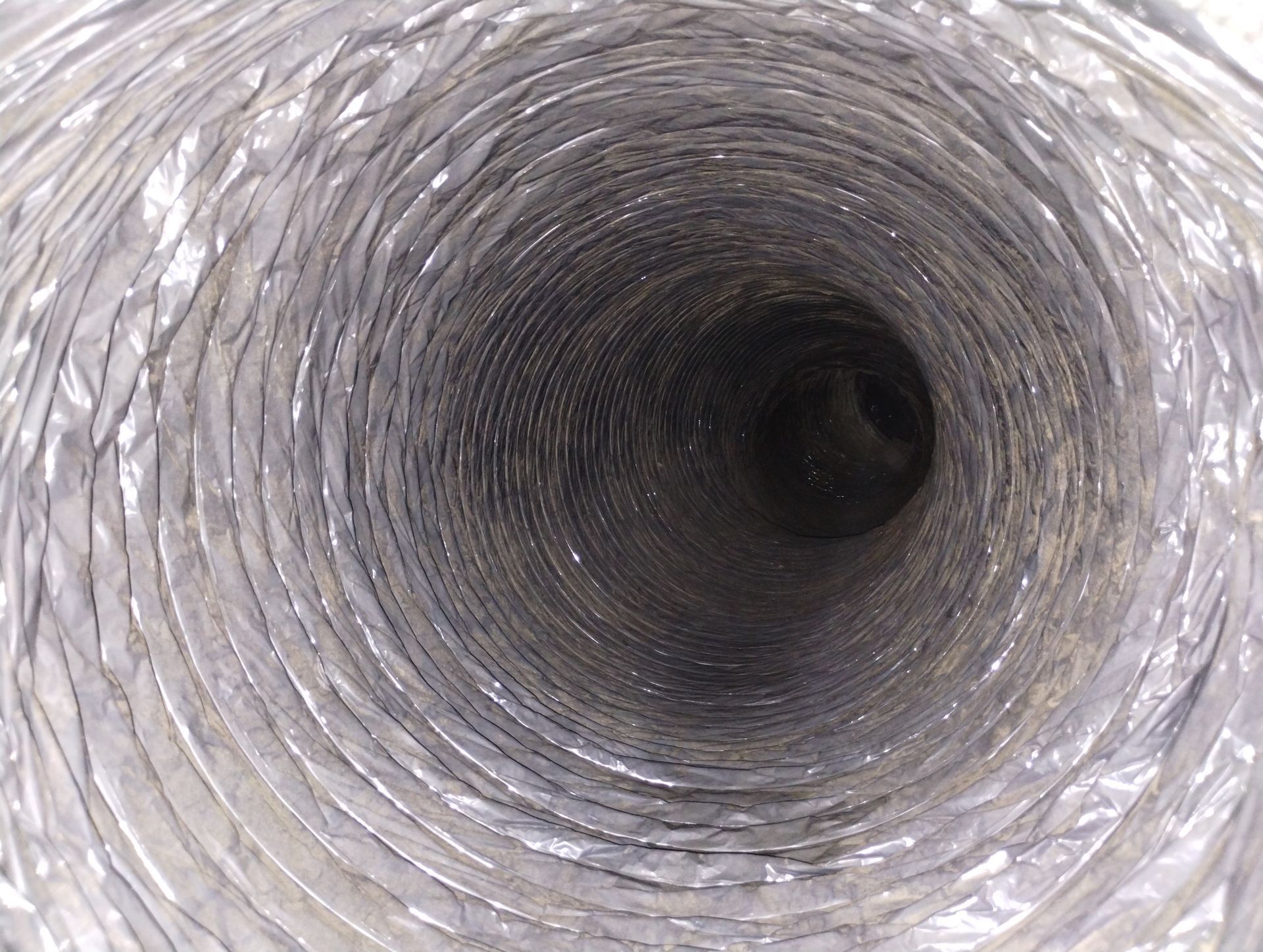 A close up of the inside of a duct with a hole in the middle