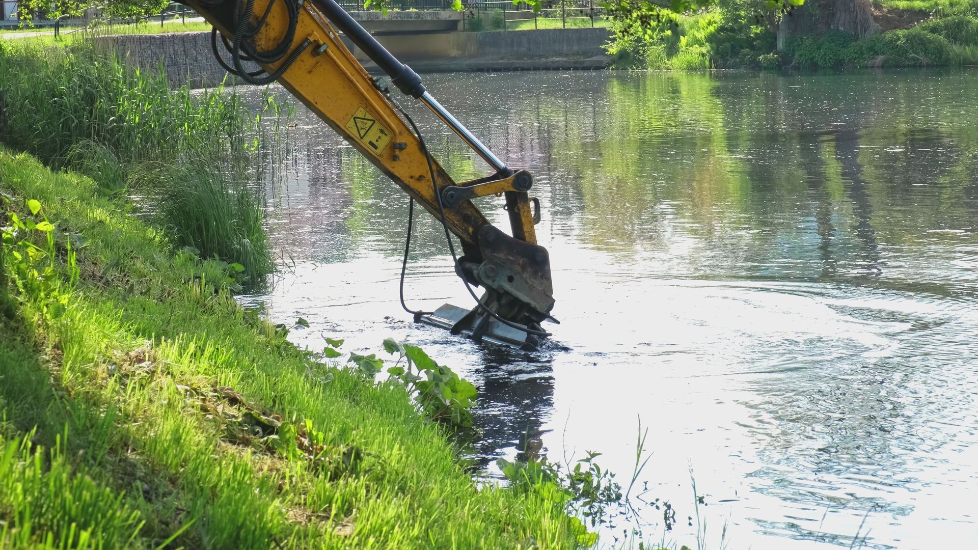 Industrial Heavy Duty Excavator Dredging River