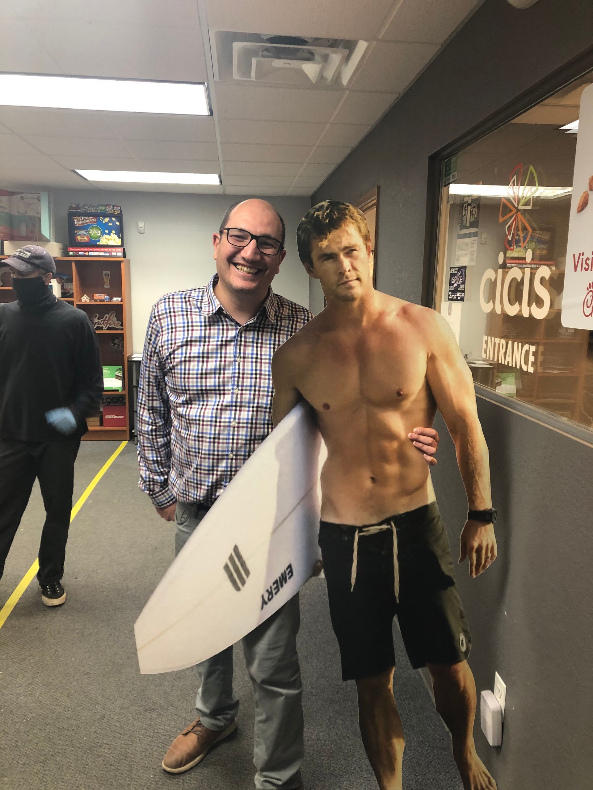 Corrugated Displays for Point of Purchase Ultimax Inc