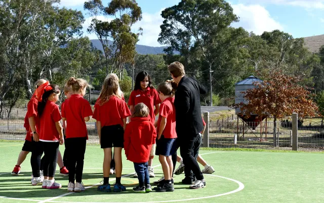Amphitheatre Primary School students outdoors