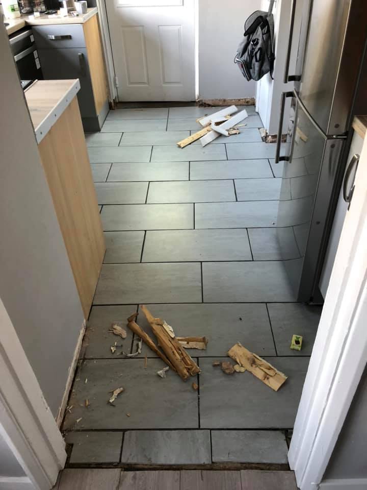 Nottingham Flooring - fitting tiles for a kitchen floor